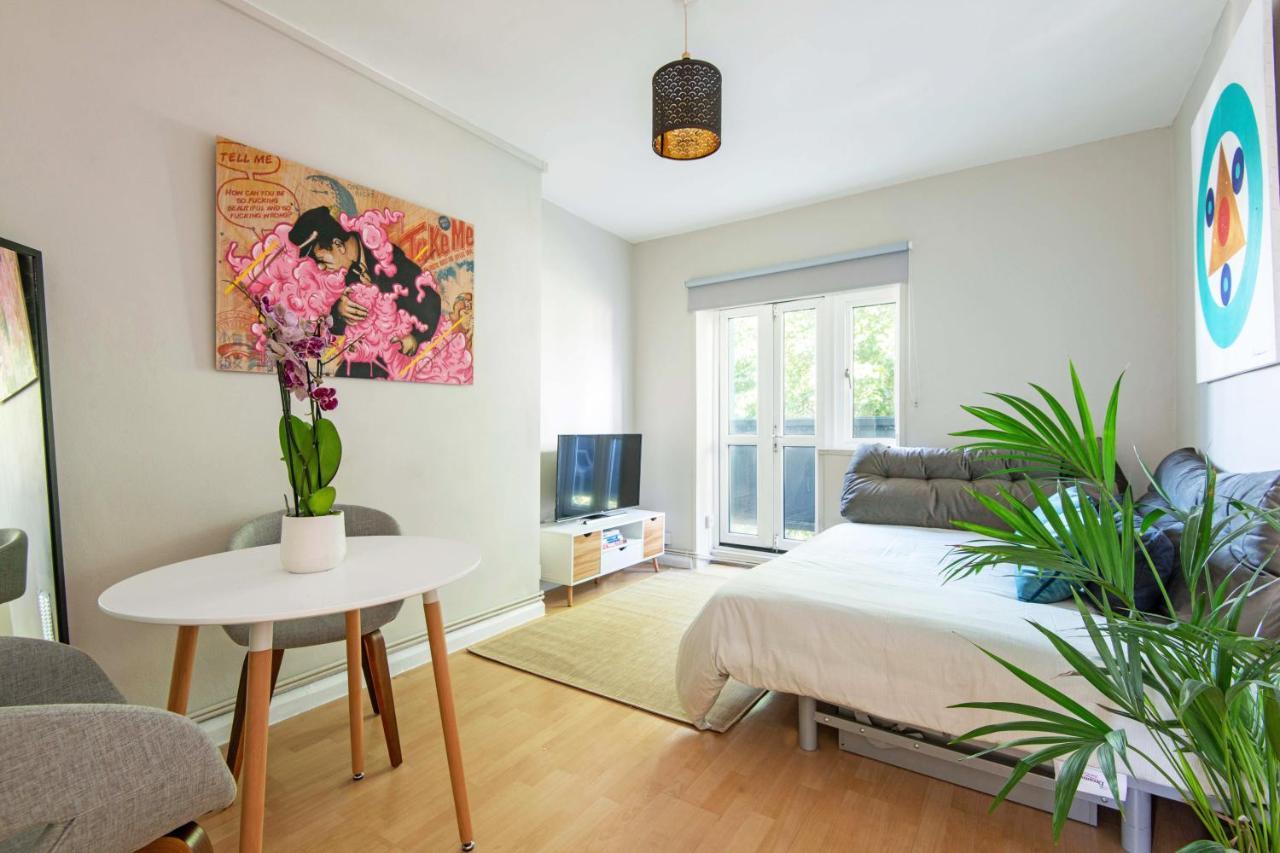 One Bedroom Apartment Лондон Экстерьер фото